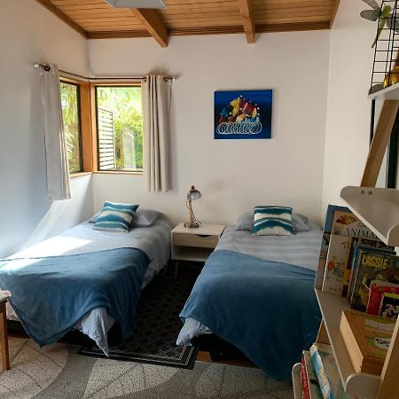 Treetop Hideaway - Taupo Holiday Home 외부 사진