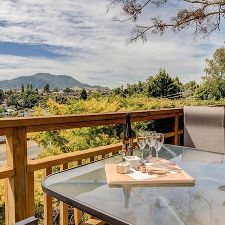 Treetop Hideaway - Taupo Holiday Home 외부 사진