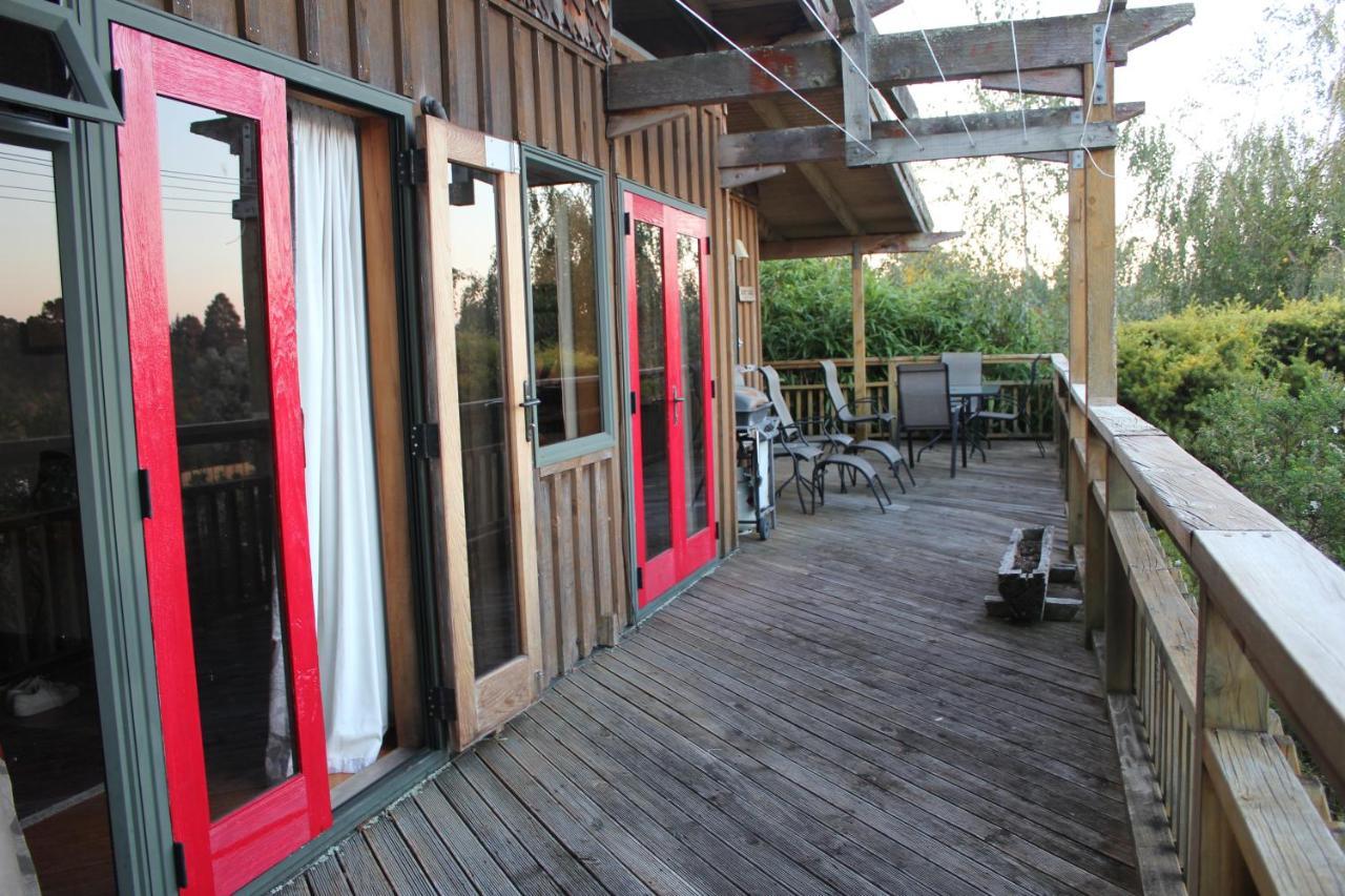 Treetop Hideaway - Taupo Holiday Home 외부 사진