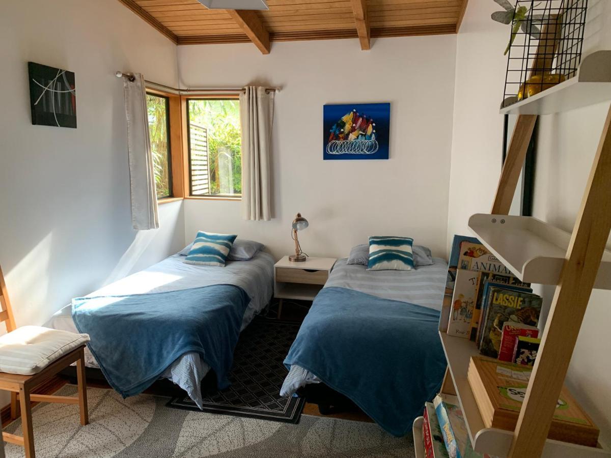 Treetop Hideaway - Taupo Holiday Home 외부 사진