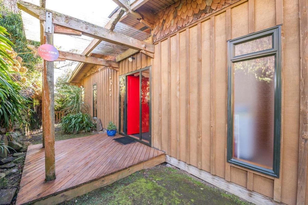 Treetop Hideaway - Taupo Holiday Home 외부 사진